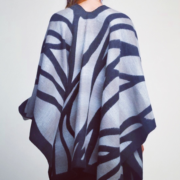 NWT Soft Woven Ruana Poncho Wrap - Picture 5 of 7
